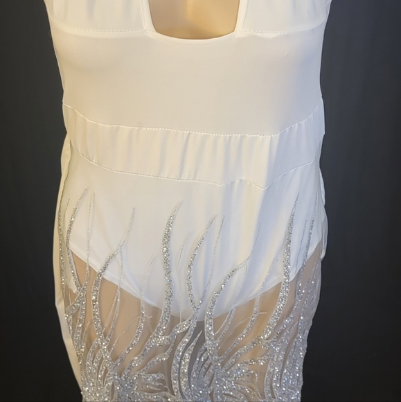 White halter style dress with sheer skirt - Picture 4 of 4